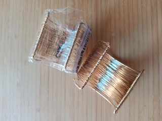 Brazaletes dorados apilables