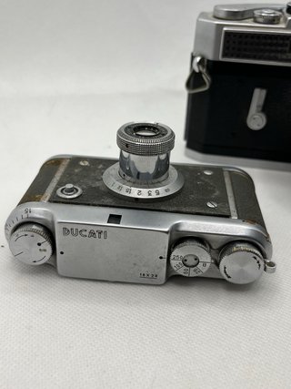 Antiche Fotocamere Argento e Nero