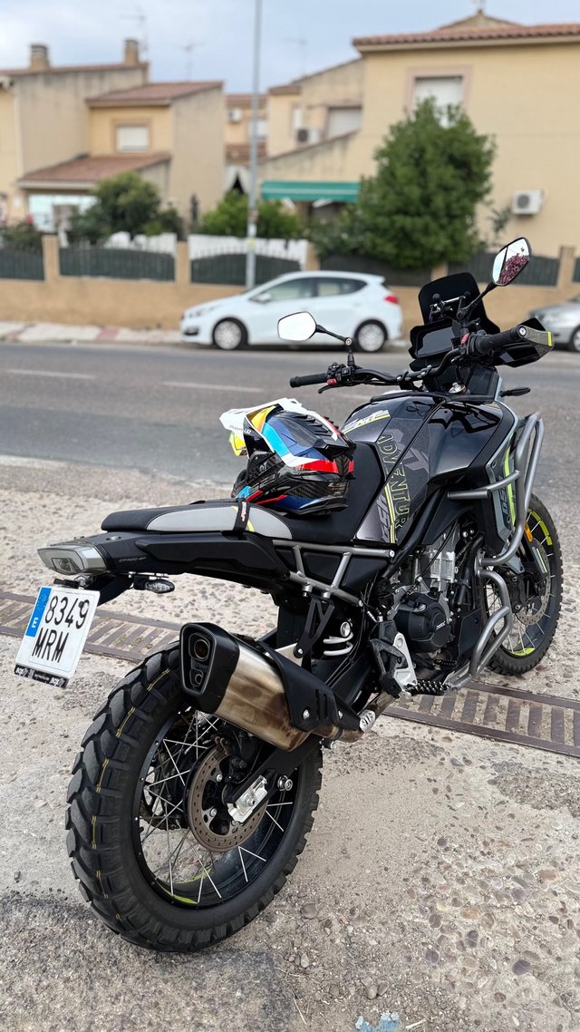 CFMoto 450 MT Adventure Negra y Amarilla
