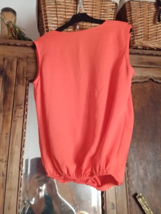 Blusa coral cruzada sin mangas