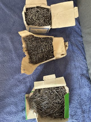 Clavos y puntillas surtidos