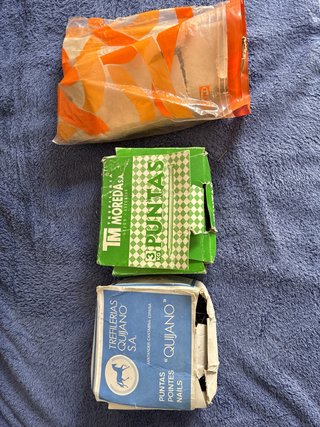 Clavos y puntillas surtidos