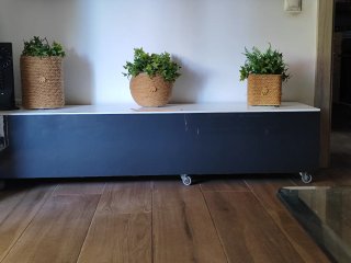 Mueble bajo TV con ruedas