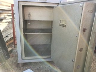 - CAJA FUERTE MUY NUEVA