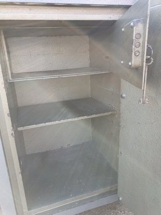 - CAJA FUERTE MUY NUEVA