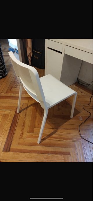 Escritorio blanco moderno con almacenaje