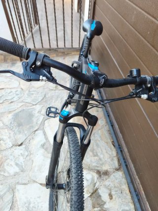 Bicicleta de montaña roja