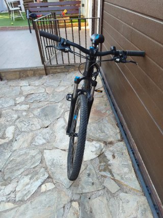 Bicicleta de montaña roja