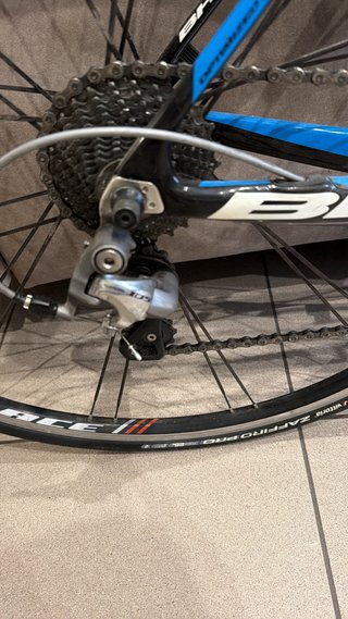 BH Quartz Carretera Carbono talla M y shimano 105