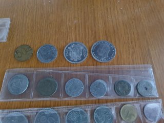 Lote monedas Franco Rey y extranjeras