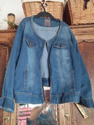 Cazadora vaquera con trenza