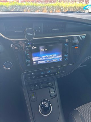Toyota Auris hybrid 136 cv