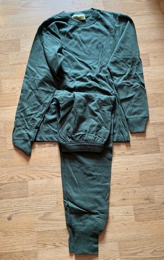 Dos Trajes interiores militares