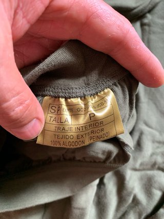 Dos Trajes interiores militares