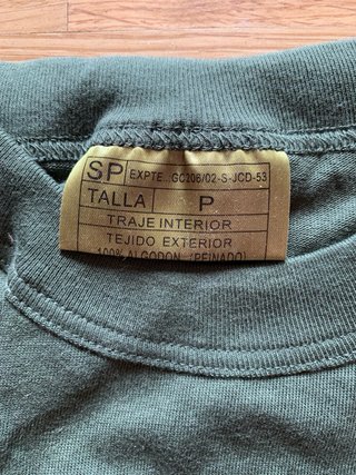 Dos Trajes interiores militares