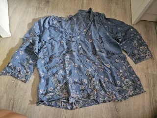 Camisa azul floral manga 3/4