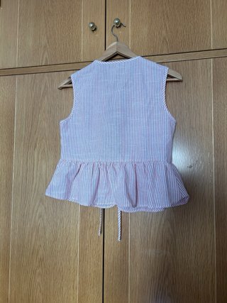 Top rosa y blanco con lazos