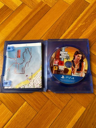 PS4 1TB + 2 Mandos + GTA V y 5 Juegos + Base Carga