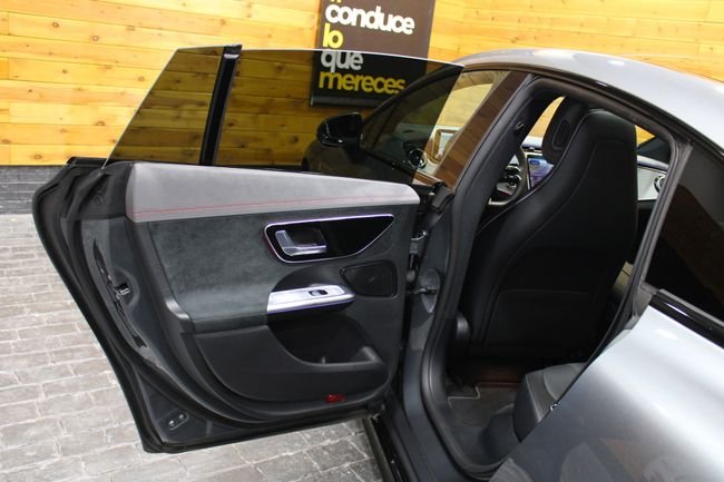 Mercedes-Benz EQE 2023, foto 24