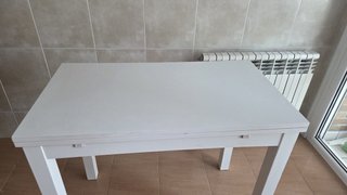 Mesa de cocina blanca de madera
