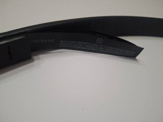 Cintura nera con fibbia dorata