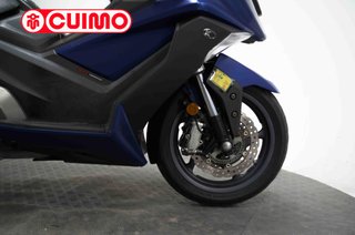 KYMCO AK 550