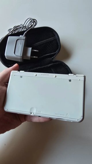 Nintendo New 3DS Bianca con caricatore