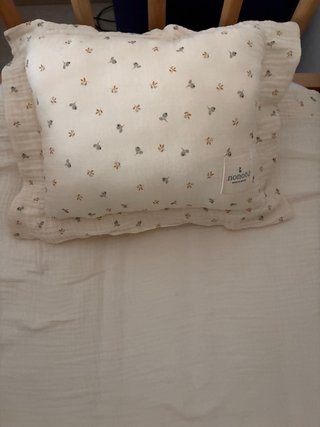 Mini cuna madera Zara con colchón sábana y almohad