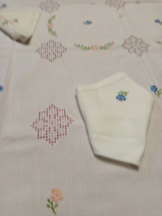 Mantelería Bordada a Mano Lagartera cuadrada