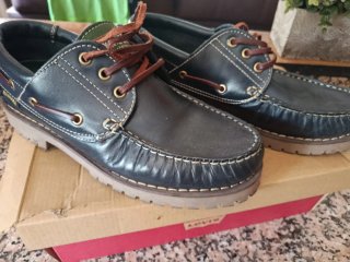 Zapatos de piel con suela de goma, Náuticos
