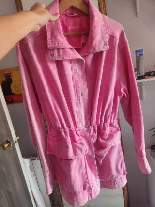 Chaqueta vaquera rosa larga