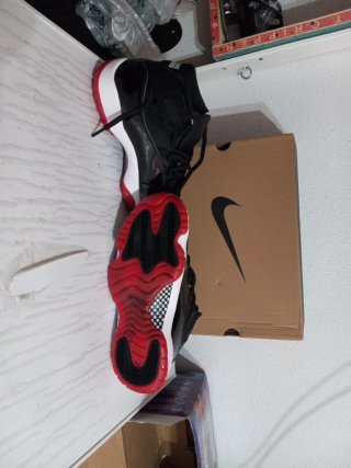Zapatillas j Negras y Rojas