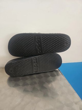 Ciabatte nere e bianche unisex