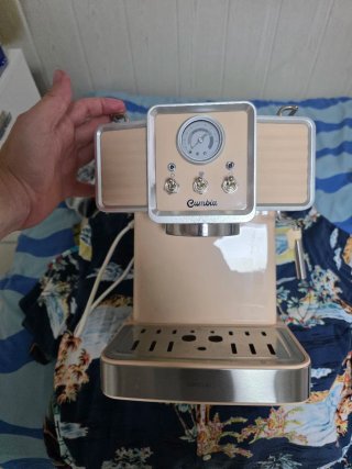 Cafetera rosa con depósito CECOTEC