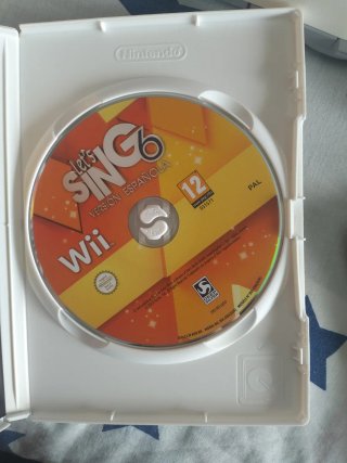 Juego Wii Let's Sing 6 + 2 Micrófonos