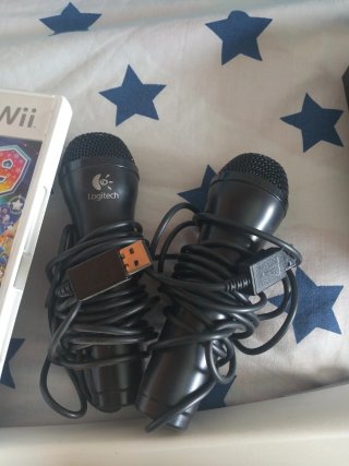 Juego Wii Let's Sing 6 + 2 Micrófonos