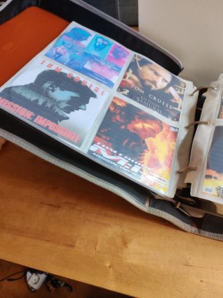 Maletín porta DVDs naranja y gris