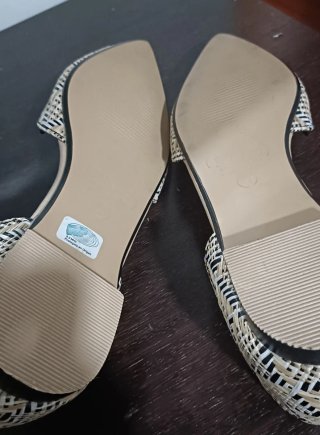 Zapatos planos SFERA beige y negros*SIN ESTRENAR*