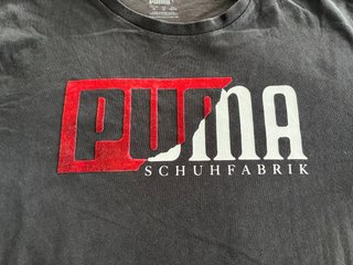 Camiseta Puma Negra Logo Schuhfabrik