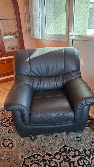 Sillón de piel negro