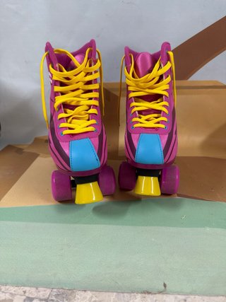 Patines y protecciones infantiles rosa