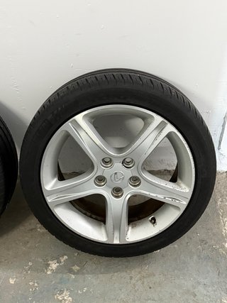 Llantas Lexus IS 200 (4 unidades)