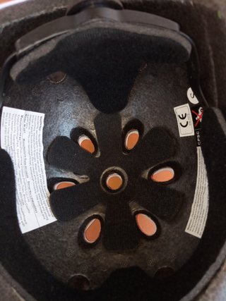 Casco rosa patinaje y ciclismo