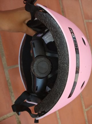 Casco rosa patinaje y ciclismo