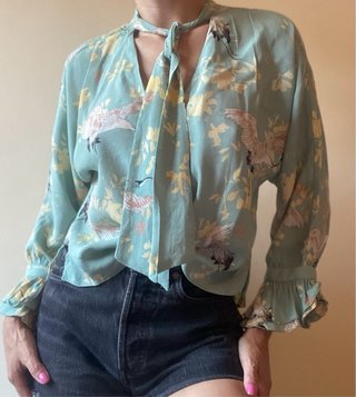 Blusa Zara XS con lazo y estampado