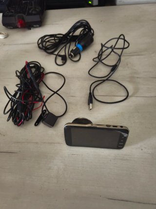 Cámara trasera y delantera con pantalla