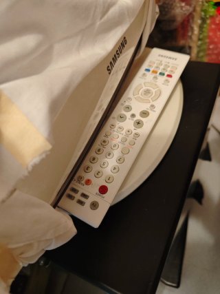 Televisor Samsung Blanco con mando original.
