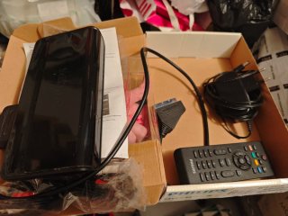 Televisor Samsung Blanco con mando y TDT incluido.
