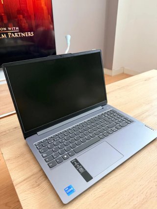 Lenovo IdeaPad Slim 3 15IRH8 i5-13420