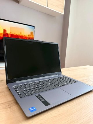 Lenovo IdeaPad Slim 3 15IRH8 i5-13420